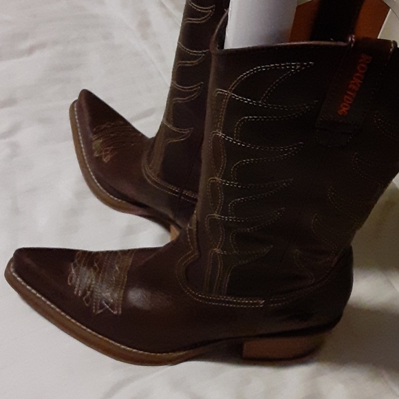 Boots - Picture 3 of 8